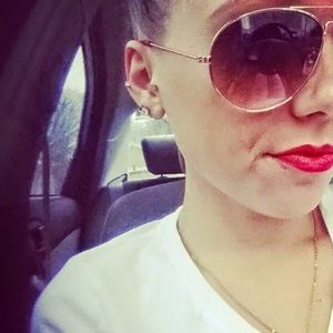 Meet your Posher, Kara